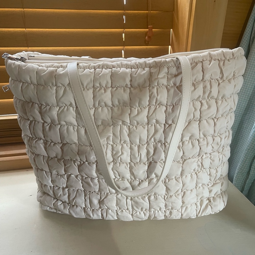 Quilted puffy laptop bag